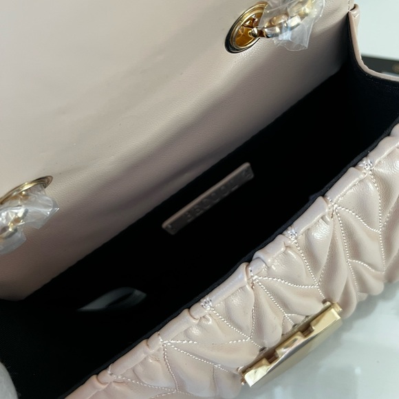 Pink Purse - Picture 2 of 7